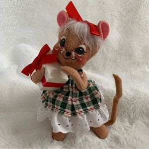 Vintage Annalee Brown Mouse Doll 1995 Plaid Dress Present Red Bow